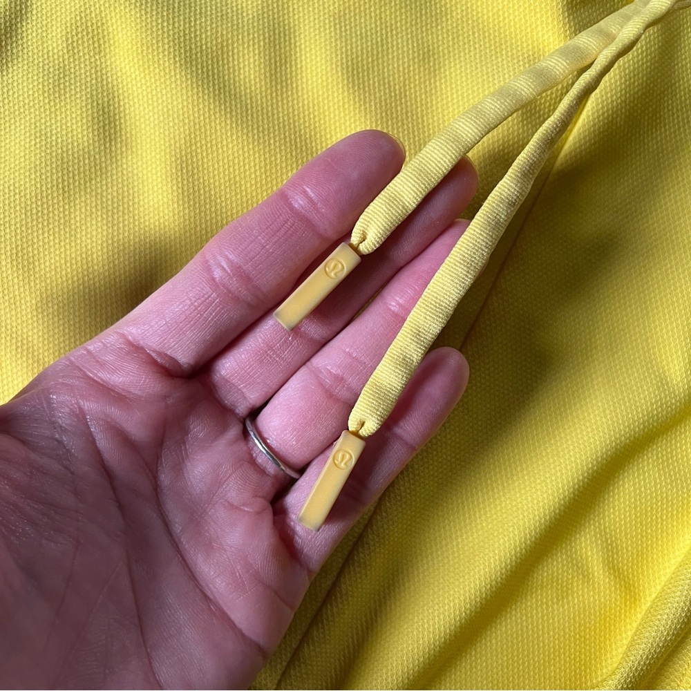 Lululemon License to Train Linerless Shorts 7” Yellow Sz Medium - Picture 7 of 10